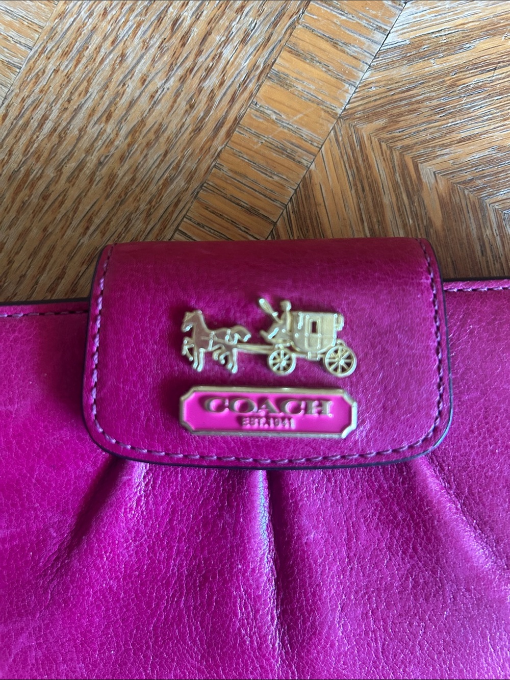 Coach Magenta Leather Wallet with Gold Horse & Carriage Logo - Picture 3 of 7